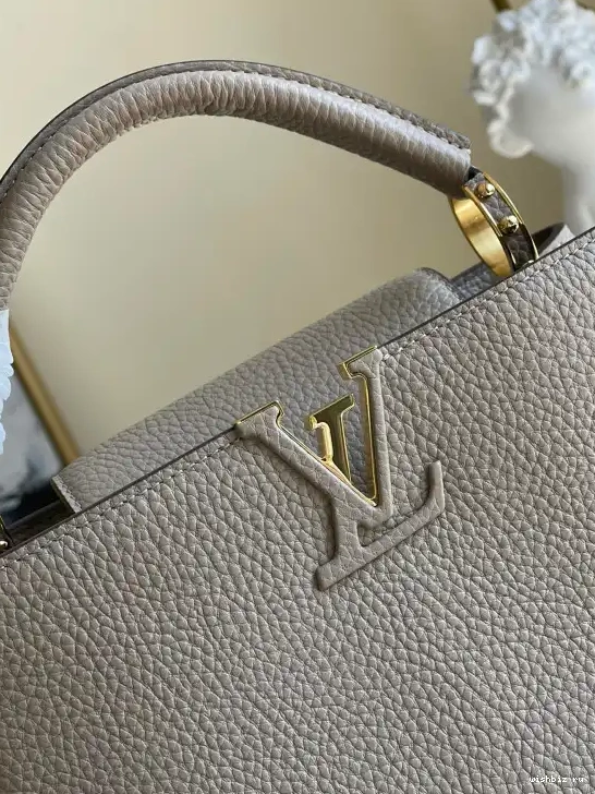 WIS CAPUCINES BB VUITTON LOUIS 0624